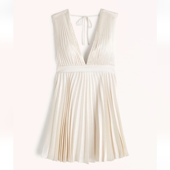 Abercrombie & Fitch Dresses & Skirts - Abercromvie And Fitch Cream Pleated Dress